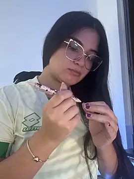 CamilaSofiia online show from November 30, 2025, 4:38 am