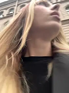 LoraaDoll online show from September 16, 2025, 3:24 pm