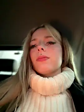 LoraaDoll online show from September 25, 2025, 3:49 pm