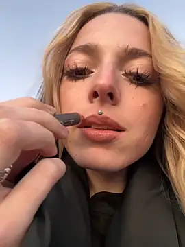 LoraaDoll online show from September 29, 2025, 3:50 pm