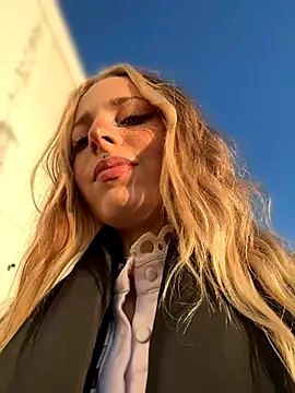 LoraaDoll online show from October 2, 2025, 2:24 pm