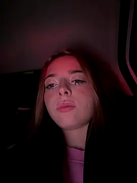 LoraaDoll online show from October 22, 2025, 3:34 pm