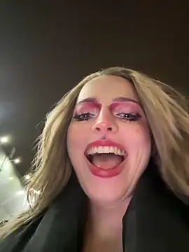 LoraaDoll online show from November 1, 2025, 3:25 pm