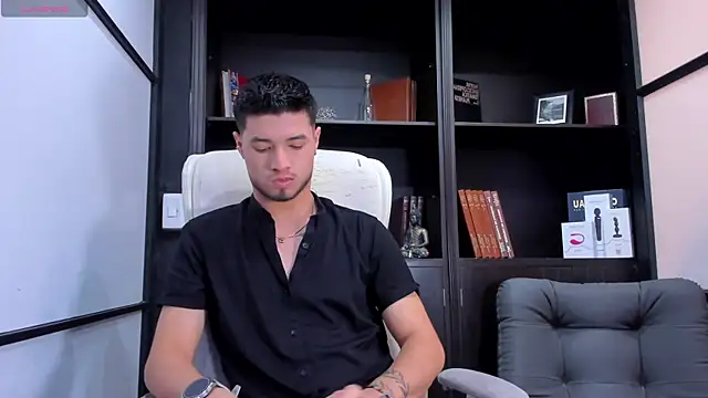 EdwardRoss  online show from February 16, 2025, 7:27 pm