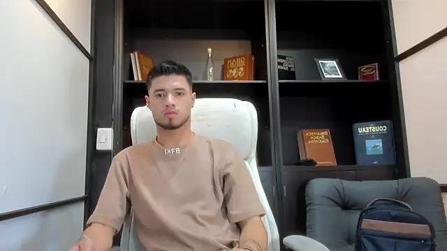 EdwardRoss  online show from March 20, 2025, 7:25 pm