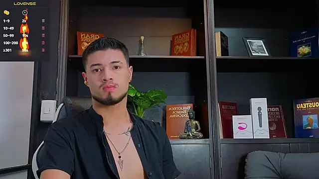 EdwardRoss  online show from September 22, 2025, 9:06 pm