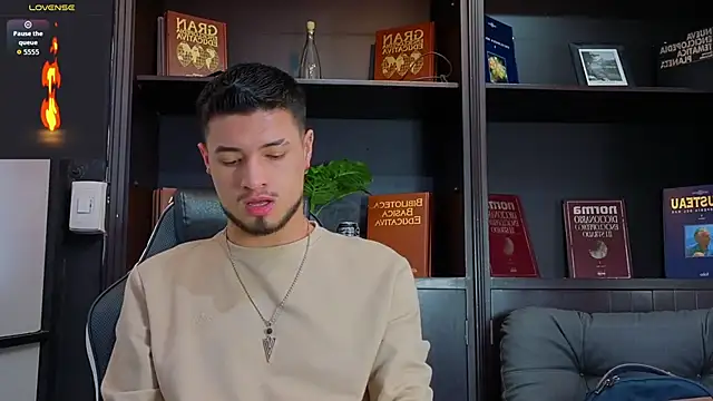 EdwardRoss  online show from October 3, 2025, 9:01 pm