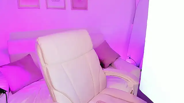 Steff London online show from February 7, 2025, 3:34 am