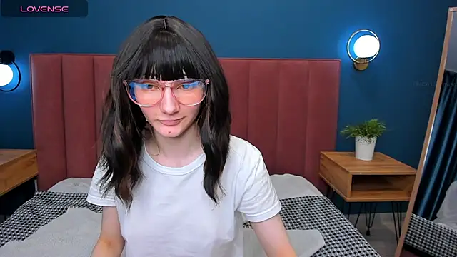 Lili flowerr online show from March 11, 2025, 8:20 am