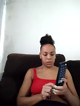 Julia Pretinha online show from April 21, 2026, 1:06 pm