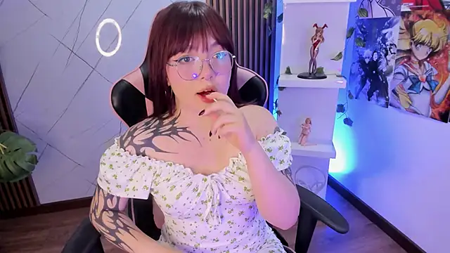 Fluffy Bubble21 online show from February 17, 2025, 4:09 am