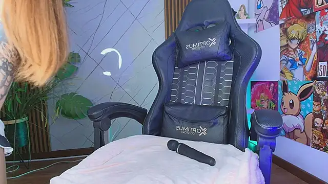 Fluffy Bubble21 online show from April 6, 2026, 4:46 am