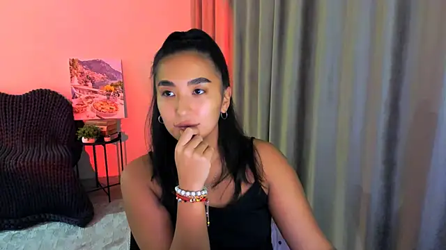 worldofkim online show from February 3, 2025, 8:24 pm