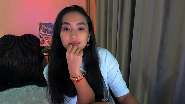 worldofkim online show from February 14, 2025, 8:37 pm