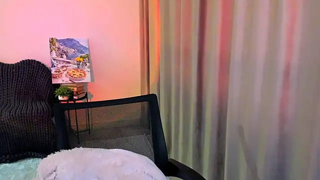 worldofkim online show from February 19, 2025, 4:44 am