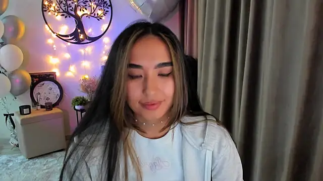 worldofkim online show from March 25, 2026, 6:58 pm