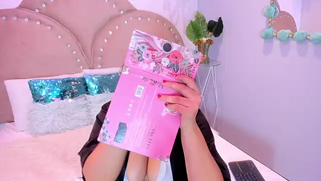 Miia Thompsonn online show from September 30, 2025, 3:22 am