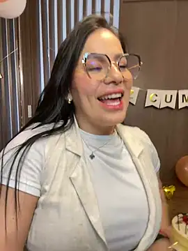 Miah gomez  online show from January 30, 2025, 7:04 pm