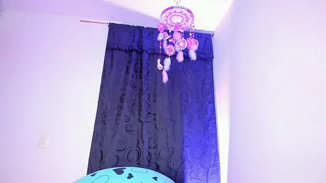 AmyStevenss online show from November 20, 2025, 4:01 am