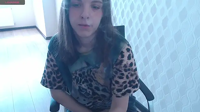 Snapshot of LisaHeart chatting on July 4, 2026, 10:54 am LisaHeart online show from July 4, 2026, 10:54 am