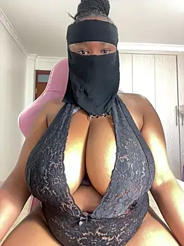 Snapshot of BoobiesGalore chatting on June 14, 2026, 12:18 pm BoobiesGalore online show from June 14, 2026, 12:18 pm