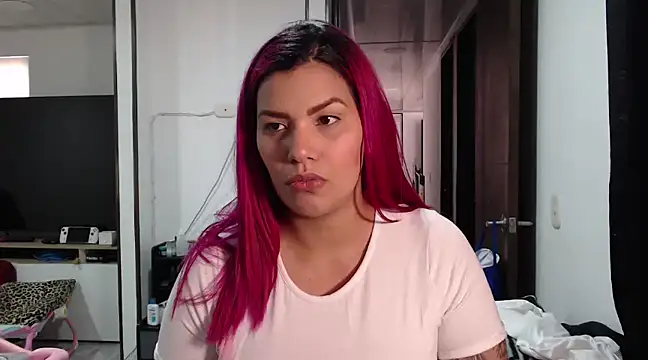 CarolinaRincon online show from February 5, 2025, 7:53 pm