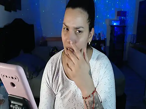 CarolinaRincon online show from November 10, 2025, 11:37 pm