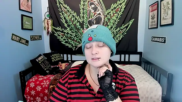 Snapshot of Chloenightmare chatting on September 13, 2025, 1:44 pm Chloenightmare online show from September 13, 2025, 1:44 pm