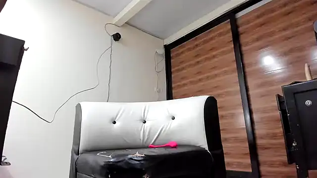 AlejoKhalifa  online show from January 30, 2025, 8:32 am