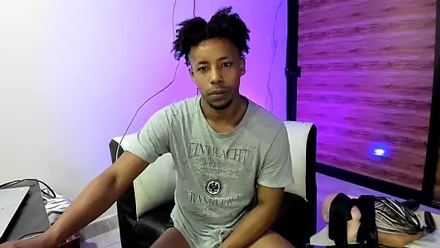 AlejoKhalifa  online show from March 4, 2025, 9:07 am