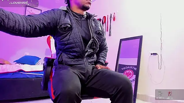 AlejoKhalifa  online show from October 10, 2025, 9:19 am