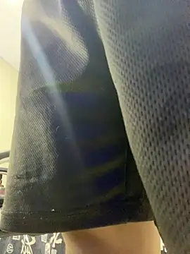 AlejoKhalifa  online show from April 21, 2026, 10:54 am