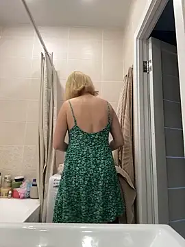 Yourdirtybitch online show from September 24, 2025, 7:44 am