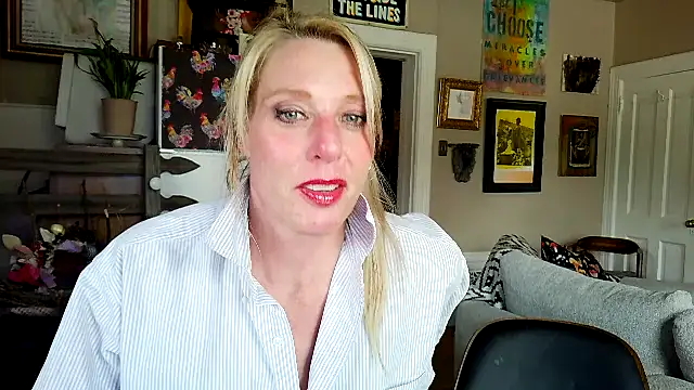 Snapshot of Glamazonx chatting on April 28, 2026, 7:08 pm Glamazonx online show from April 28, 2026, 7:08 pm