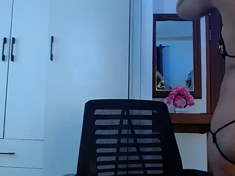 queencydoll online show from February 16, 2026, 7:37 am