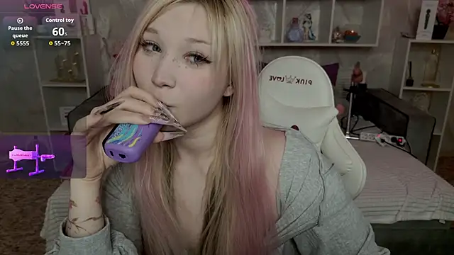 MeowkaKitty online show from April 22, 2026, 2:03 am