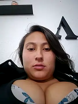 Snapshot of Celeem_ chatting on January 22, 2025, 3:52 am Celeem online show from January 22, 2025, 3:52 am