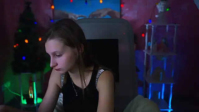 Snapshot of EllaHorton chatting on January 8, 2025, 5:27 am EllaHorton online show from January 8, 2025, 5:27 am