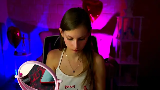 Snapshot of EllaHorton chatting on March 5, 2025, 12:33 pm EllaHorton online show from March 5, 2025, 12:33 pm