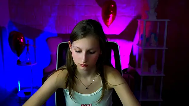 Snapshot of EllaHorton chatting on March 5, 2025, 7:06 pm EllaHorton online show from March 5, 2025, 7:06 pm