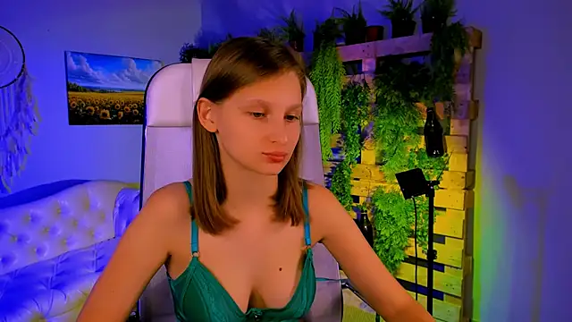 Snapshot of EllaHorton chatting on November 4, 2025, 9:41 am EllaHorton online show from November 4, 2025, 9:41 am