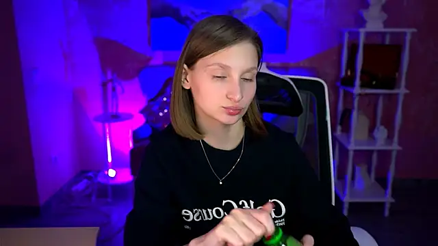 Snapshot of EllaHorton chatting on March 2, 2026, 1:40 pm EllaHorton online show from March 2, 2026, 1:40 pm