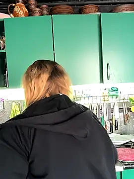 jusichka online show from April 7, 2026, 7:42 am