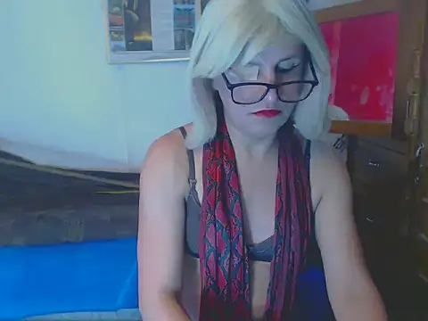 LorenJade online show from March 11, 2025, 7:04 am