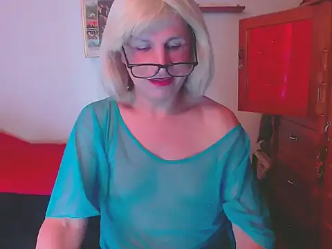 LorenJade online show from December 5, 2025, 7:50 am