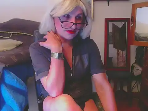 LorenJade online show from April 20, 2026, 7:55 am