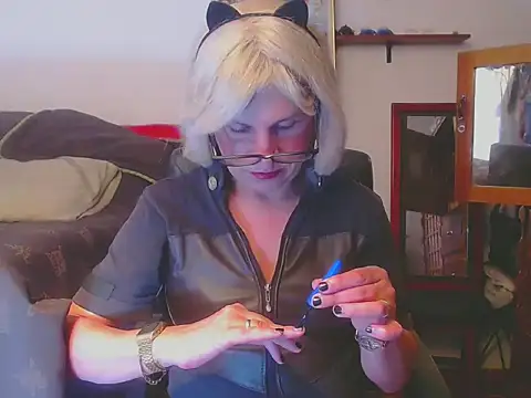 LorenJade online show from April 22, 2026, 7:11 am