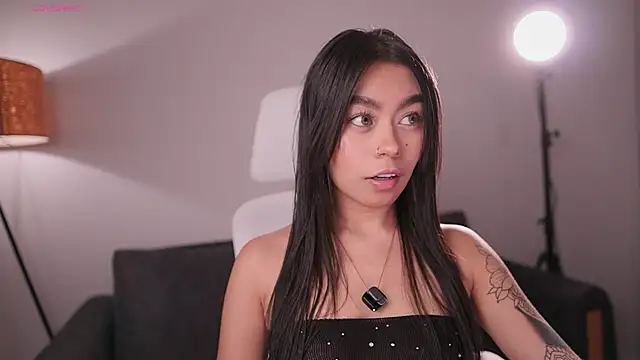 GigiLee  online show from April 23, 2026, 3:19 am