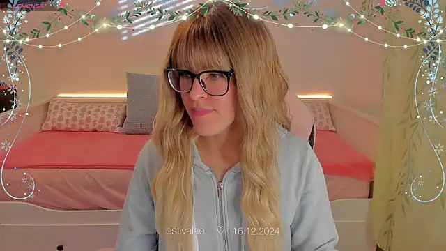 estivalae online show from December 16, 2024, 1:22 pm