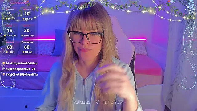 estivalae online show from December 16, 2024, 10:34 pm